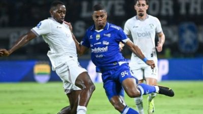 Persib Bandung Tetap Puncaki Klasemen Usai Ditahan Imbang Arema FC