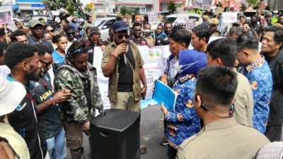 Demonstrasi Papua di Makassar Desak Presiden Usut Dugaan Pelanggaran HAM, 10 Warga Sipil Tewas di Kemburu