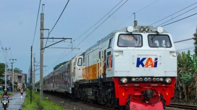 Breaking News: Insiden Stasiun Bekasi Timur, Sejumlah Kereta Jakarta ke Surabaya Terlambat