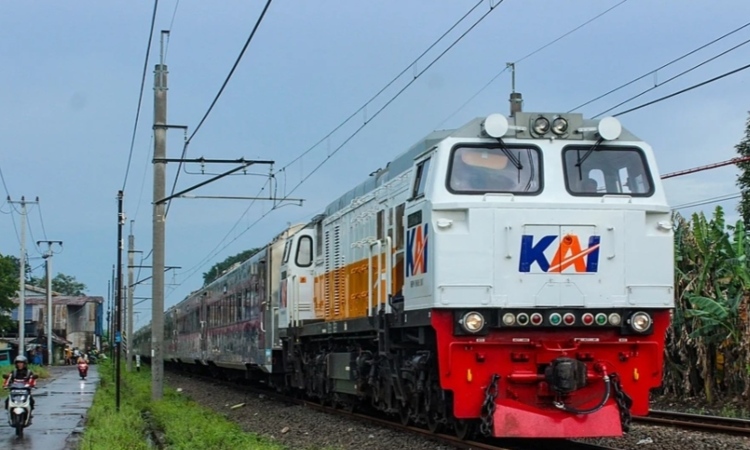 Breaking News: Insiden Stasiun Bekasi Timur, Sejumlah Kereta Jakarta ke Surabaya Terlambat