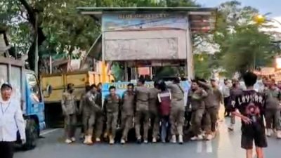 Pemkot Makassar Bongkar 178 Lapak PKL di Mariso, Ada yang Berdiri Sejak Era 70 an
