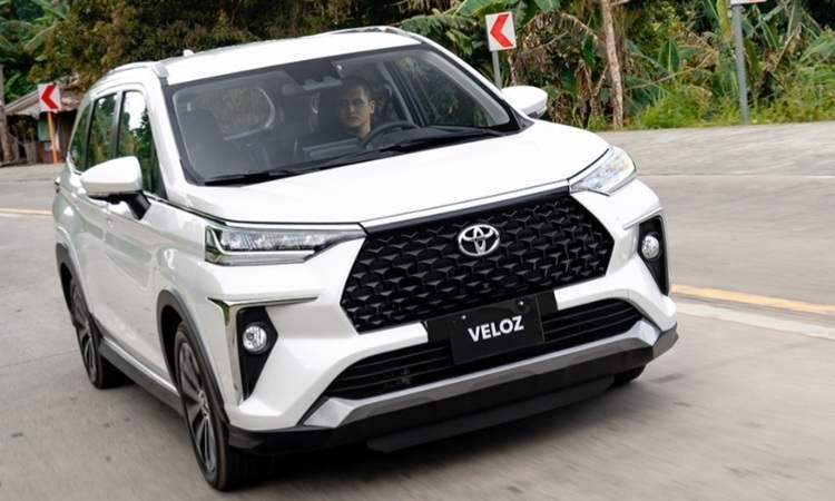 Toyota Buka Pre-Book Veloz Hybrid Tipe V Mulai Rp 299 Juta di GJAW 2025