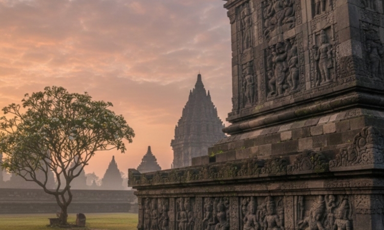 Candi Prambanan dan Jejak Waktu: Dari Pusat Ritual Hindu hingga Saksi Perubahan Zaman