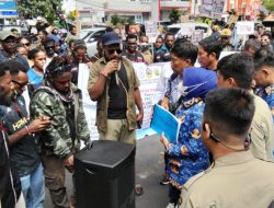 Demonstrasi Papua di Makassar Desak Presiden Usut Dugaan Pelanggaran HAM, 10 Warga Sipil Tewas di Kemburu